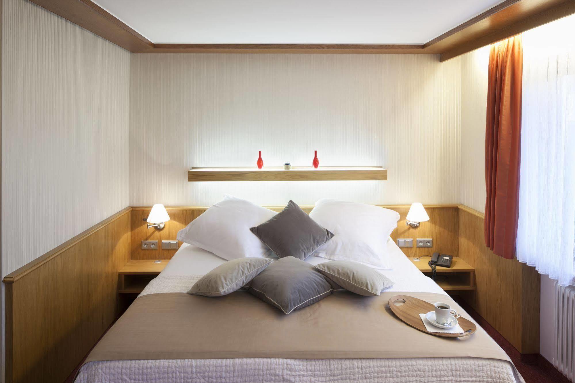 Hotel Drei Morgen 라인펠덴에흐터딘겐 외부 사진