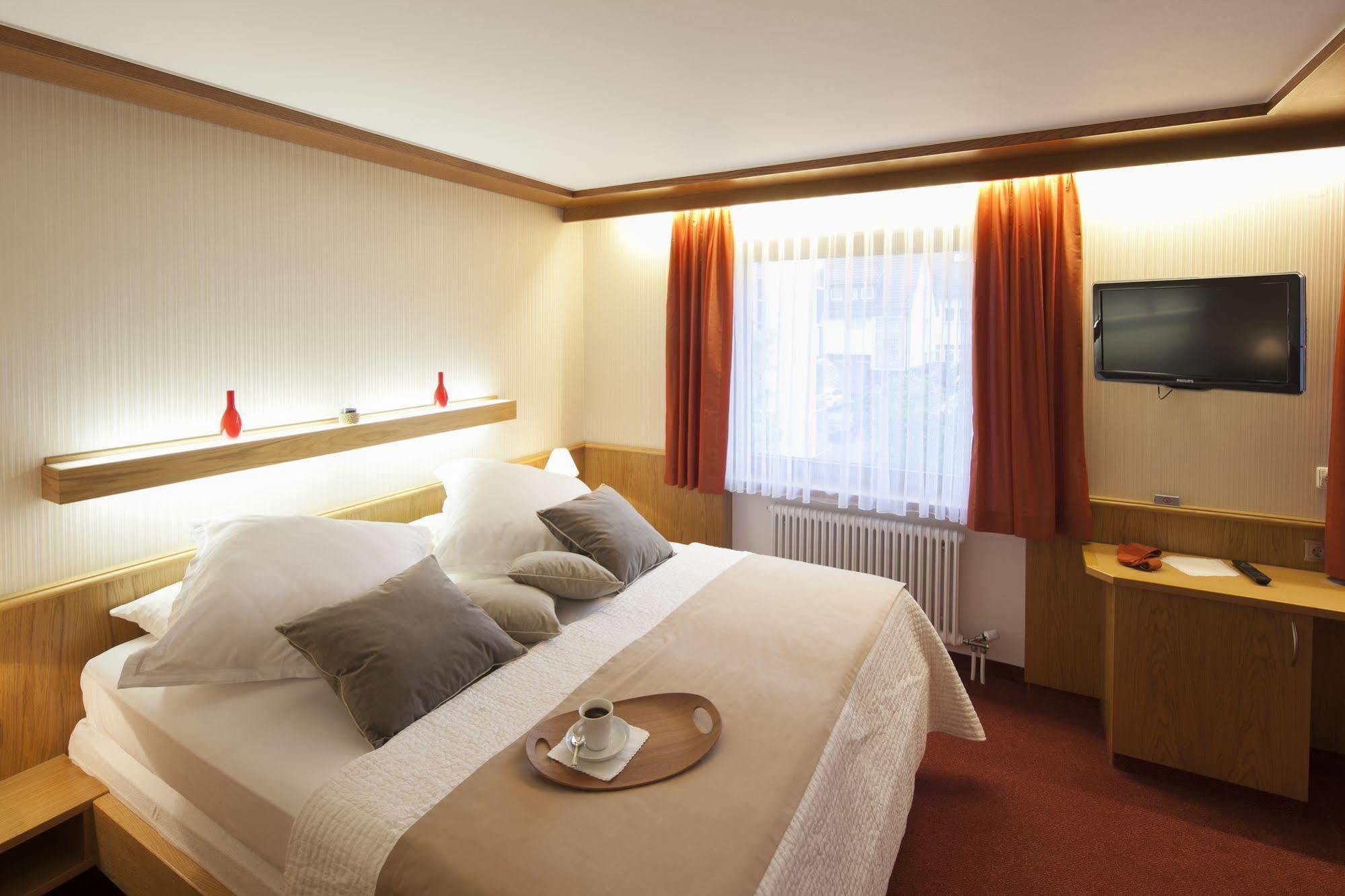 Hotel Drei Morgen 라인펠덴에흐터딘겐 외부 사진